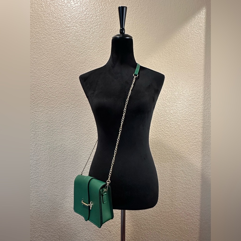 Green Crossbody Bag with Gold Chain Strap